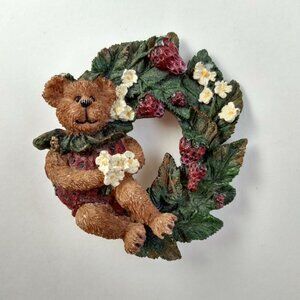 Vintage Resin Boyd's Bears Teddy Bear Strawberry Leaf Wreath Brooch Pin 2001